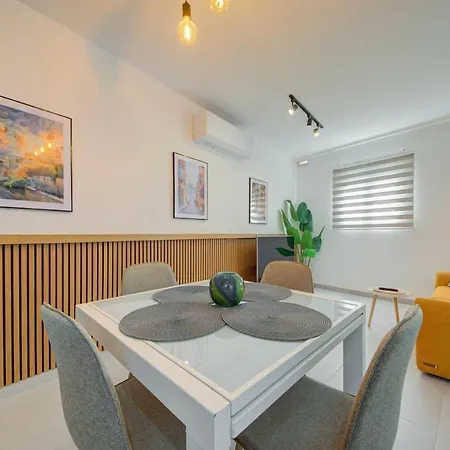Apartment Stunning With Hot Tub