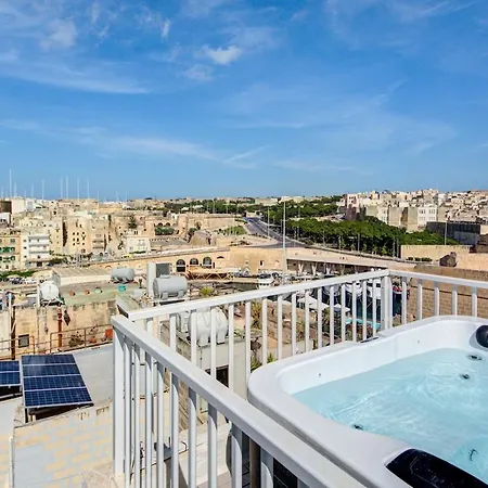 Stunning With Hot Tub Apartment