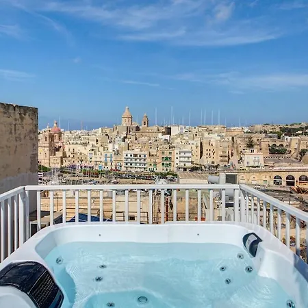 Lägenhet Stunning With Hot Tub Senglea